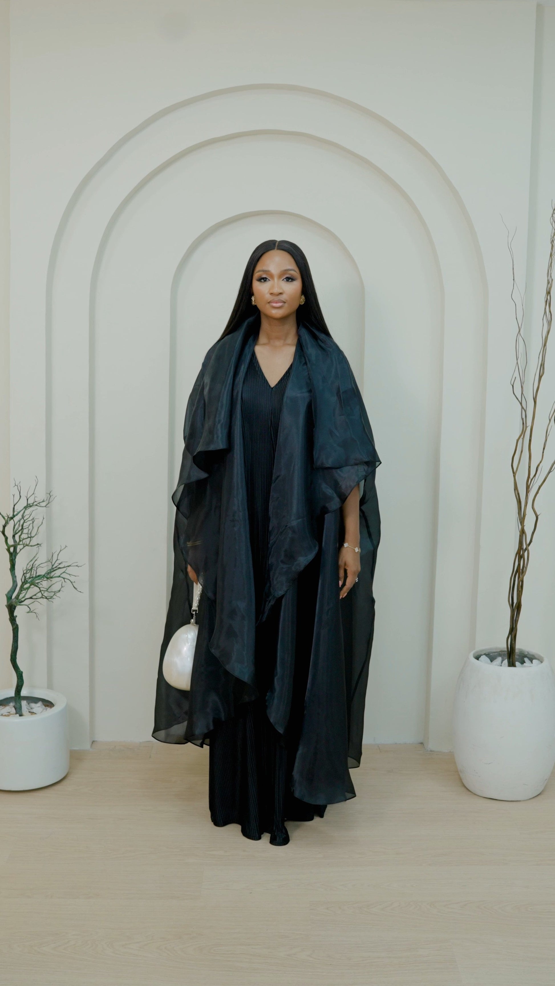 Saeeda Set in timeless black worn by a model.